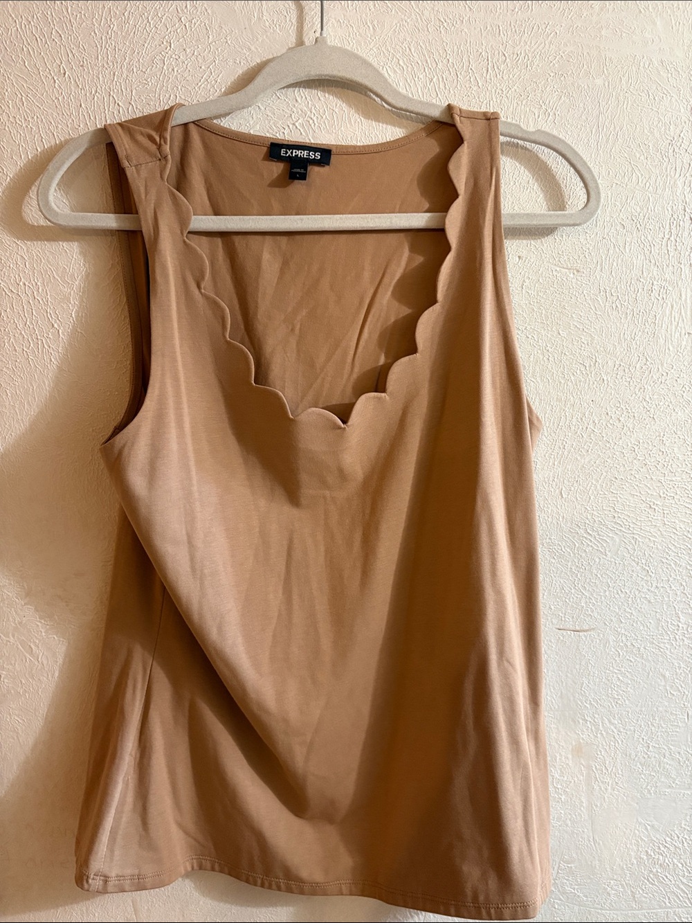 Express Women's Scalloped V-Neck Tank Top in Camel Brown